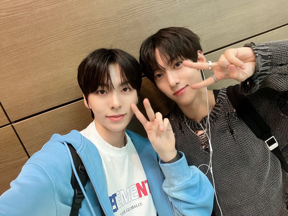 FNC_ENT's tweet photo. 두부단들~ 마카오 조심히 잘 다녀오겠습니당! 마카오에서 곧 봐요 우리!☺️

#나캠든 #NAKAMDEN #FNC https://t.co/AhgueCc9kH
