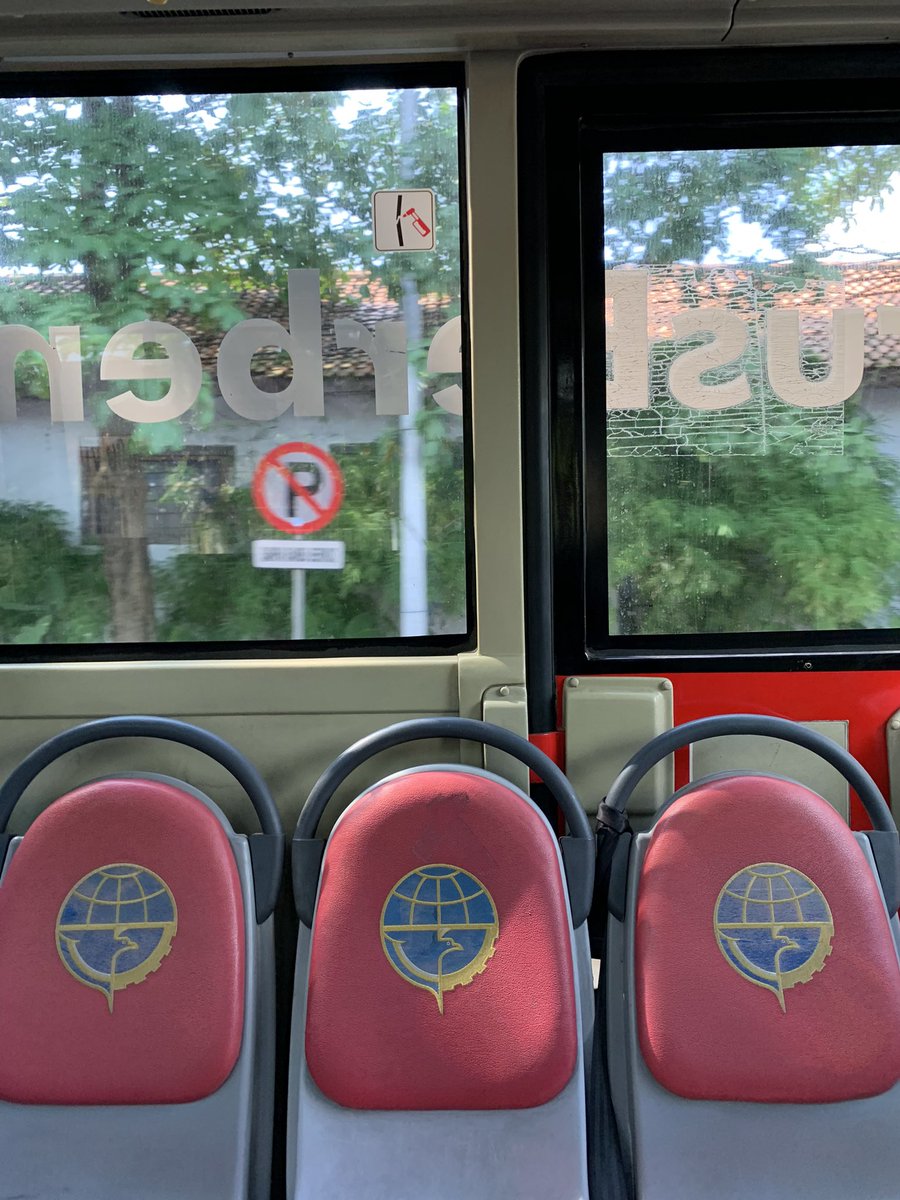 sepertiterang's tweet photo. 2. Kemudahan akses transportasi di semarang gausah diragukan lagi! Semarang punya BRT penyelamat dompet mahasiswa. kapan lagi keliling semarang cuma bayar 1000 rupiah pake KTM?!? https://t.co/ydnNtYlUqN