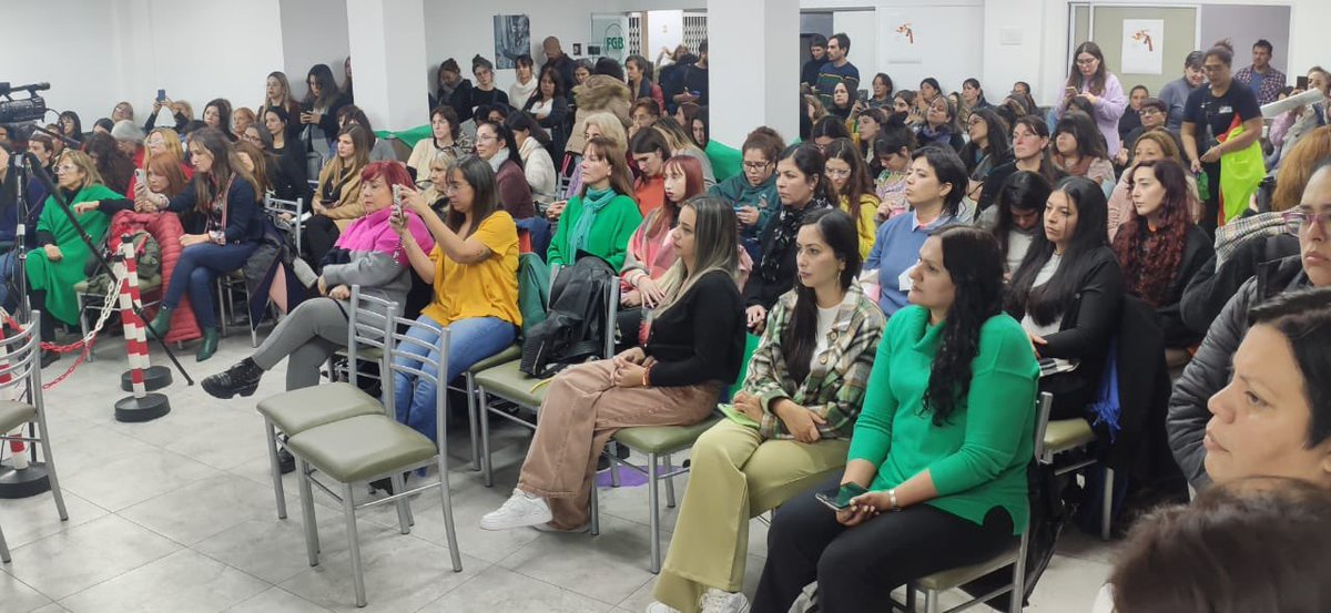 KolinaNacional's tweet photo. ⚖️LANZAMIENTO «CAMPAÑA NACIONAL POR UNA REFORMA JUDICIAL FEMINISTA»

#KolinaFeminista participó del lanzamiento junto a organizaciones feministas y transfeministas, del colectivo LGBTIQ+, sindicales, sociales, de derechos humanos y académicas. https://t.co/DWlTcfjcaY