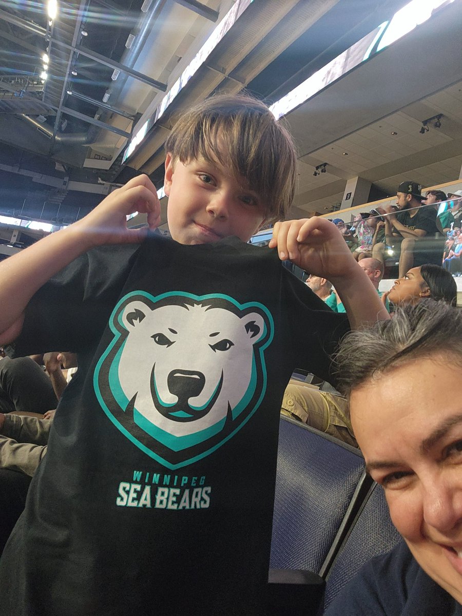 cmutimer9999's tweet photo. D first @wpgseabears game. He is loving it. #goseabearsgo https://t.co/dcUfQpRR2F
