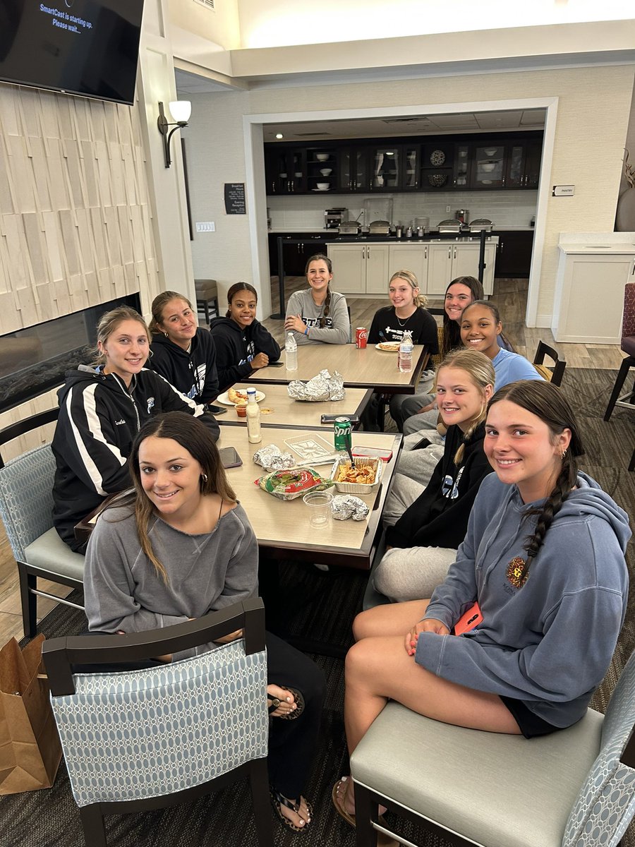 Rain outs also make for great team dinner nights!! 🌪️ 🥎 🏔️ 🌧️