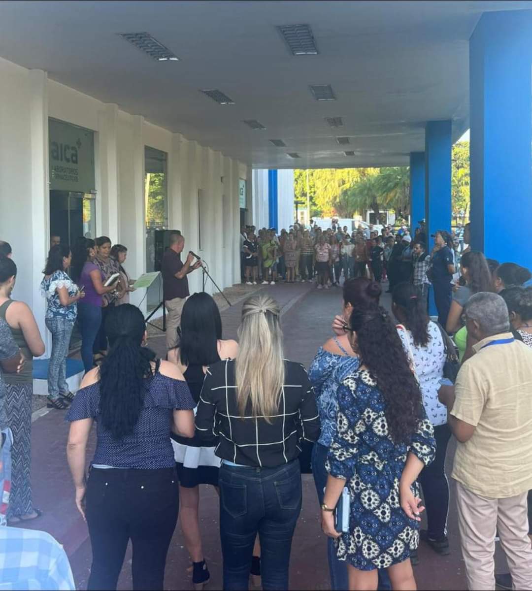 AicaLaboratorio's tweet photo. En la mañana de hoy nuestra empresa #LaboratoriosAica recibió a manos de una funcionaria de la #CTC la condición de Distinguido Nacional. #VamosPorMás #DosisDeVida https://t.co/zeIDiZWTiV