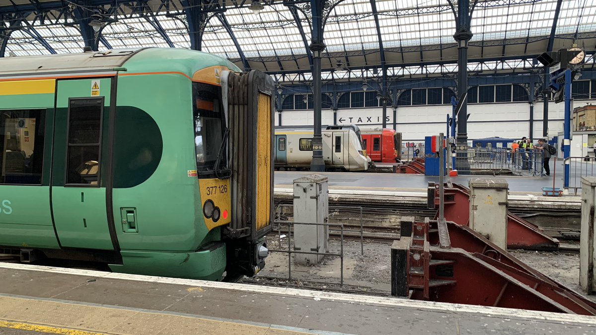 LudwigTails's tweet image. And finally back at Brighton. 
I never wanna ride this unit ever again. But I will thx it for taking me back home.

 @SouthernRailUK #class377 (126) #electrostar #southernrail #southernrailuk

Also that’s all for yesterday’s post.