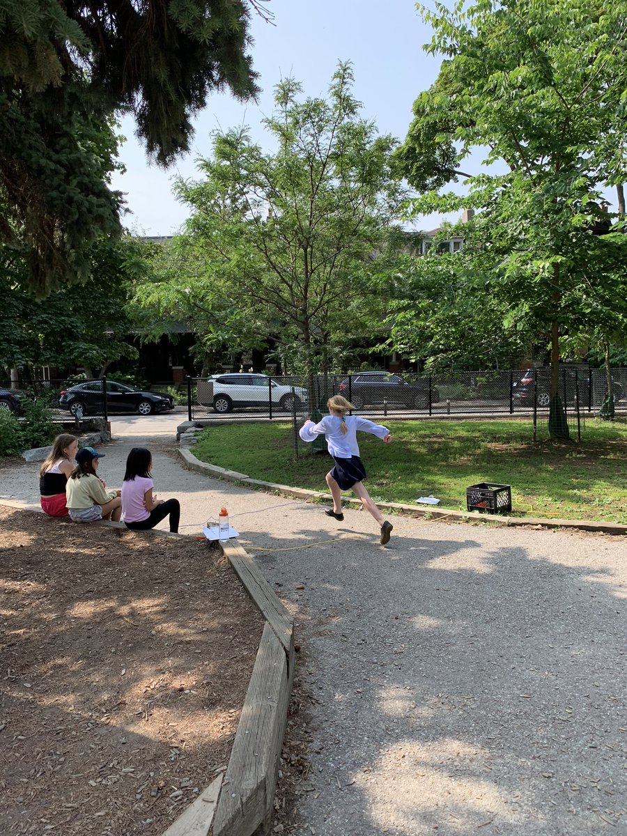 What a beautiful day for our Grade 1-3 Track & Field Event @HowardJrPS @DebbieDonsky @DebbieKingPHP Thank you to our Grade 4 & 5 students for leading these events for our primary students!