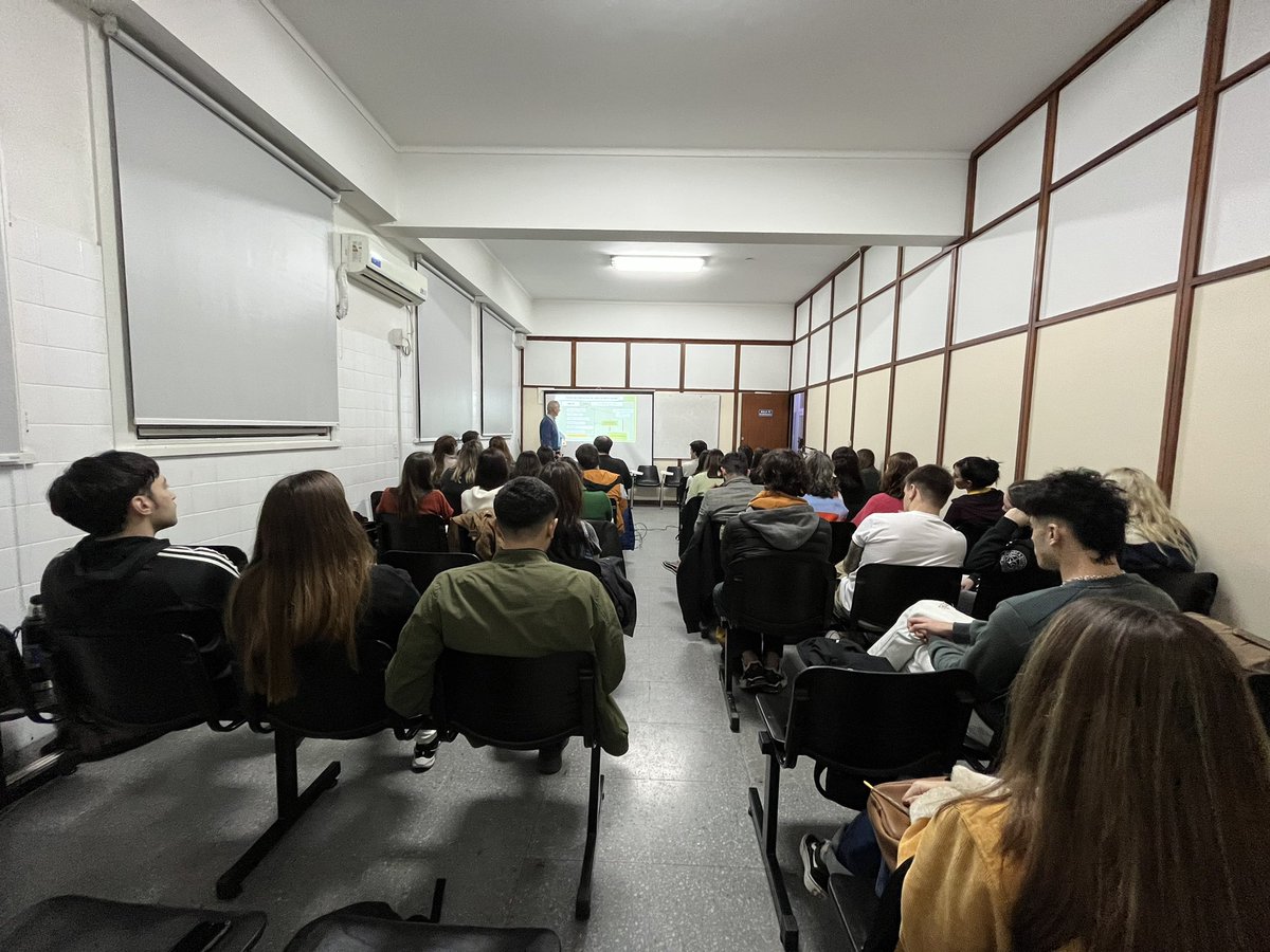 Participé hoy de la quinta clase de la Cátedra Libre de Salud Popular que organizó <a href="/eltorrentefmed/">El Torrente Cs Médicas UBA</a> en la <a href="/UBAMedicina/">Medicina UBA</a>.

La transformación sanitaria la realizamos con la participación, el compromiso y el trabajo de todos y todas. 

¡Gracias por la invitación!

<a href="/leonardoverna/">Leonardo Verna</a>