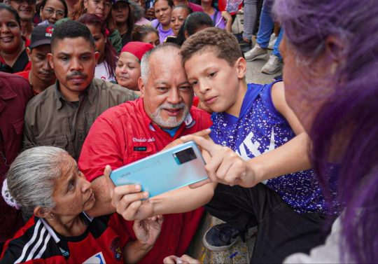 Esto dijo Diosdado Cabello durante movilización en la parroquia Sucre de Caracas psuv.org.ve/temas/noticias… @dcabellor @PartidoPSUV @NicolasMaduro @taniapsuv @jaarreaza @FidelVasquzPSUV @Mippcivzla @nosrodriguezf #EmpoderarElPoderPopular #29Jun