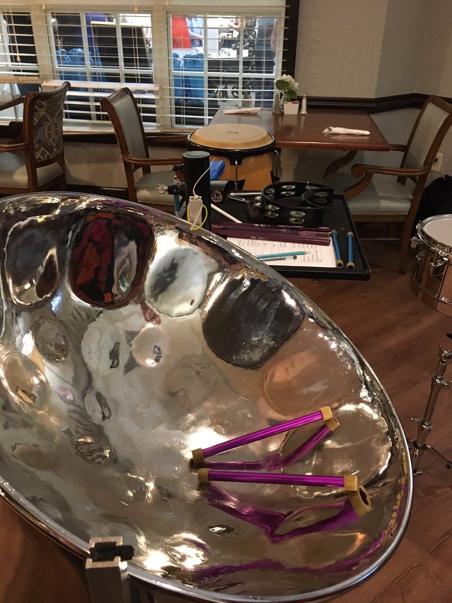 Maribeth_Hayes's tweet image. Half day of work followed by a gig celebrating a local retirement community’s 6th Anniversary. #PantasiaSteelBand #SteelDrums #SteelPans #Percussion #WhenCanIRetire 😎🎵🏝🎉