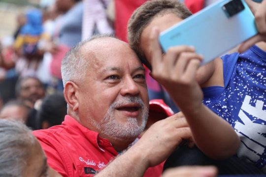 Diosdado Cabello: La Dirección Nacional del PSUV debe parecerse a nuestros dirigentes de base psuv.org.ve/temas/noticias… @dcabellor @PartidoPSUV @NicolasMaduro @taniapsuv @jaarreaza @FidelVasquzPSUV @Mippcivzla @nosrodriguezf #EmpoderarElPoderPopular #29Jun