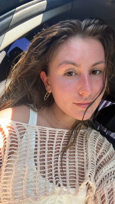 Feeling like a human again after going to yoga, getting my coochie waxed and my nails done 💅🏼 https://t