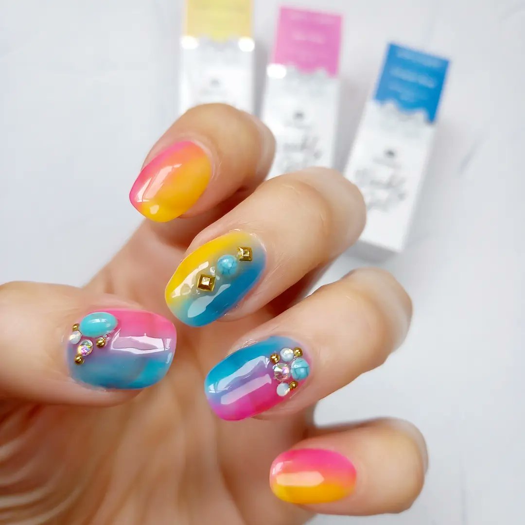 sugar_t_nails's tweet photo. HOMEIウィークリージェル2023年夏の限定色
#NEL15
#NEL16
#NEL17
をお試しさせていただきました❤️
元気がでるネオンカラーで縦グラデ!
そこに夏っぽいパーツでさらに華やかに✨
#HOMEIネオン
#HOMEI
#ウィークリージェル
ネイルの詳細はInstagramにて
https://t.co/rtaYQsAoE5 https://t.co/AlrOCIVPzk