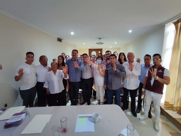 EstebanRZepeta's tweet photo. Esta tarde en el puerto de Veracruz, junto al Secretario de Organización del CEE, Felipe Castro, y nuestro Secretario Nacional de Jóvenes, @AlexporrasM tuvimos reuniones de organización con militantes y simpatizantes de Veracruz y Boca del Río.

¡#UnidosyOrganizados continuamos trabajando para la consolidación de la 4T!