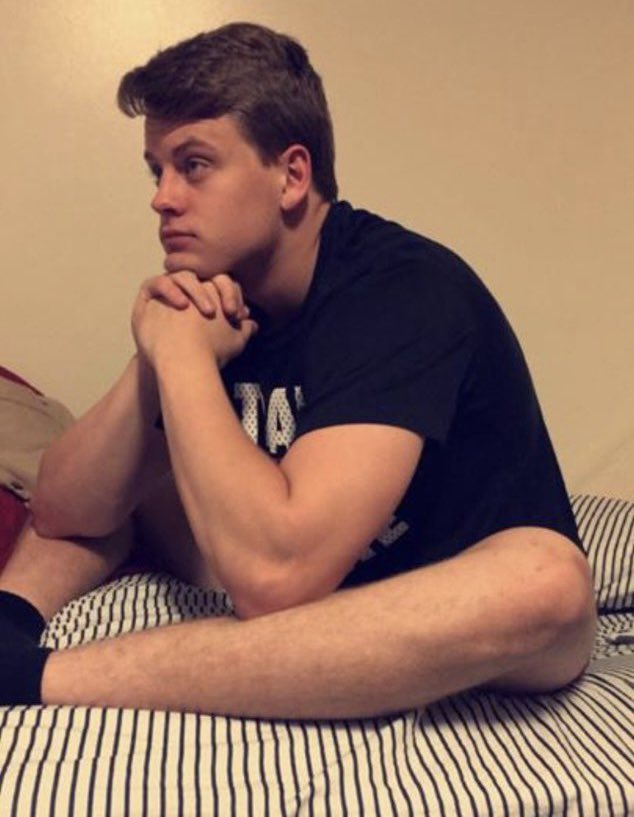 barstoolsports's tweet photo. Waiting to see if Drake drops tonight https://t.co/wwiXBlzSKM