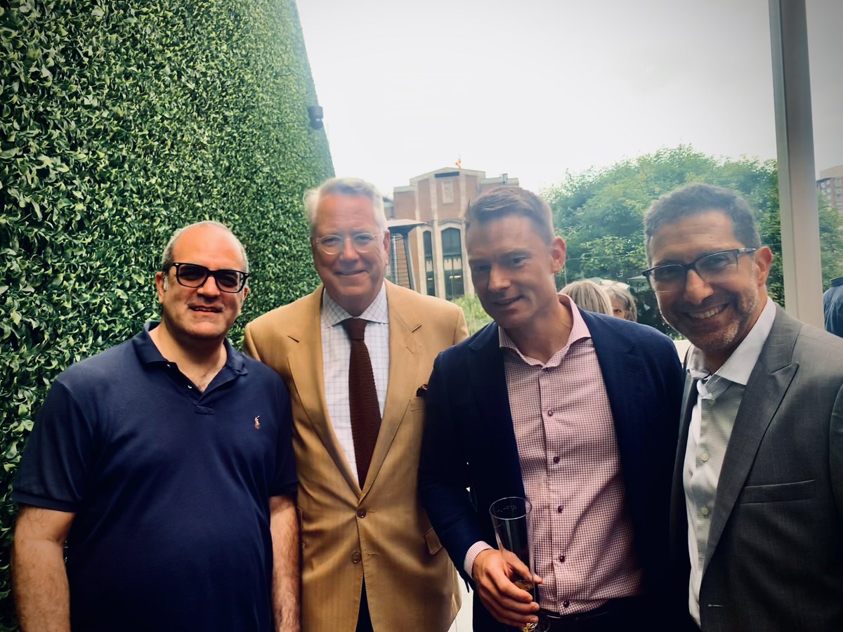 francissaad's tweet image. What could be nicer than good food, great company and a beautiful Montreal terrace in the summer? Quoi de mieux qu’un bon repas en bonne compagnie sur une belle terrasse montréalaise en été? @wellingtonaltus Terrasse Belvu #UnstoppableMomentum