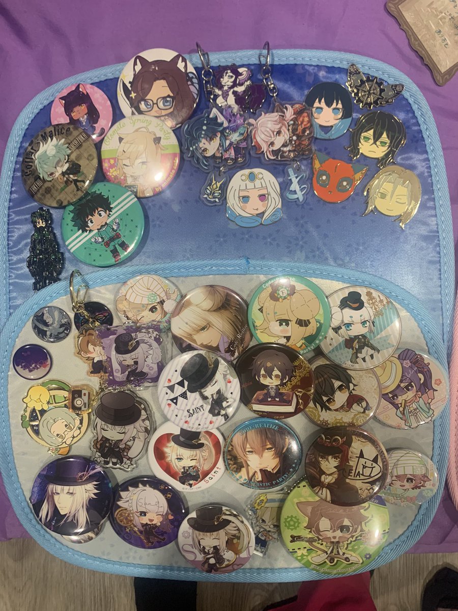KattieBuggVT's tweet photo. Look, looook, a new pillow of one of my favorite husbando’ sand all of my pins (I got some new ones so had to reorganize)
#coderealize #collarxmalice #otome #itabag #Genshin_Impact #fnaf #Disney #everwake #MyHeroAcadamia #KBuggart https://t.co/fEntMlFlCt