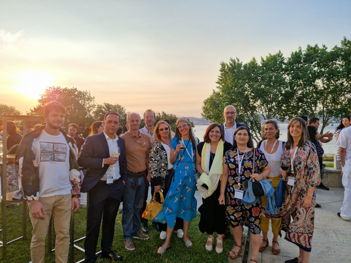 Solamente en Vigo puedes encontrar este ENORME comité organizador del grupo <a href="/SidorUvigo/">@sidor_uvigo</a>, acompañados en la gala dinner por <a href="/AnaBayes/">BayesAna (Anabel Forte) 🏳️‍🌈🧚🏼‍♂️🍉</a> y los 200 asistentes al congreso #CEBEIB2023 de la <a href="/SEBiostatistics/">Sociedad Española de Bioestadística</a> 🍺 🍷 🌼 🌞