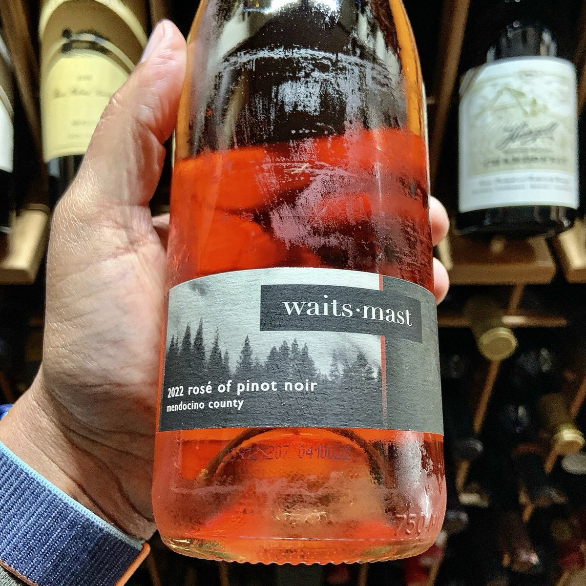 @WaitsMast 22’ Rosé of Pinot Noir: Single-vineyard ‘intentional’ #rosé sourced from Filigreen Farm. Pours med-salmon, bursting w/ notes of red berries, watermelon & floral hints, enlivened by bright acidity. The perfect partner to appetizers, summer meals, & more! 

#PinkSociety