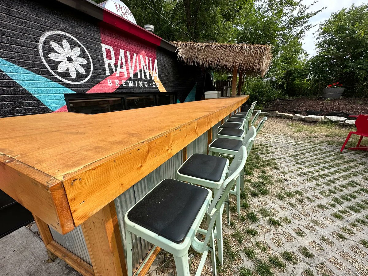 SteepRavineBrew's tweet photo. The haze has cleared and the patio is ready for you!!! Live music tonight from 6:30-8:30 and enjoy weekly specials for our “Thursday Date Night” features! Food Trucks in HP of course… and great beer everywhere! #ChicagoPatios #ChicagoCraftBeer #RaviniaBrewing https://t.co/jspMFvKF5T