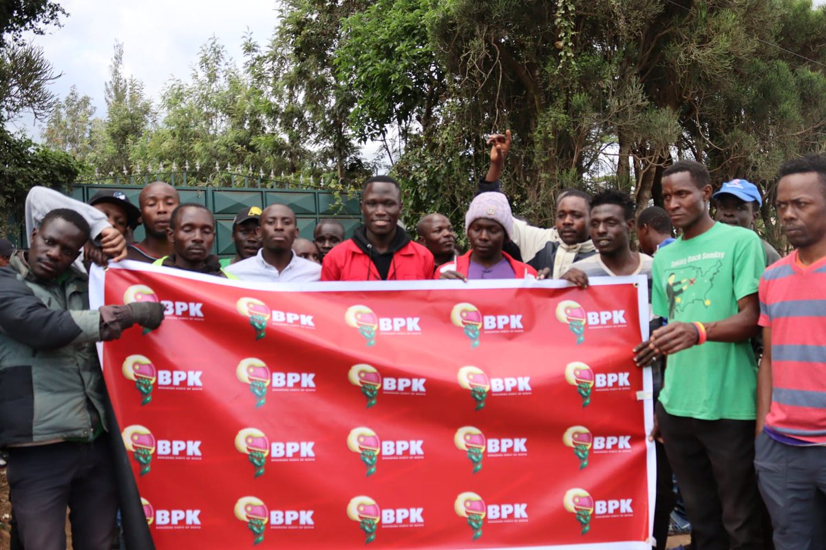 CarelOmwoyo's tweet photo. The bodaboda society in Kenya has found themselves a new face to fight for their rights will he be able to fight for their rights?#AntonyMassu #BPK
@citizentvkenya @ntvkenya @KenyanBodaboda https://t.co/mKUGxmpzTz