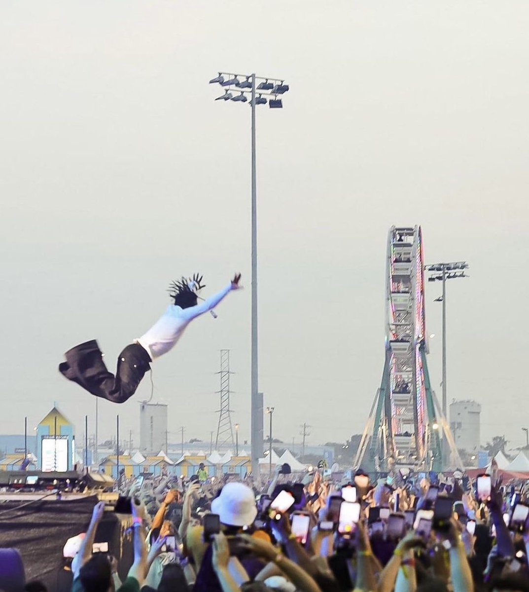 𝙨𝙩𝙧𝙖𝙥𝙥𝙚𝙙. tweet media