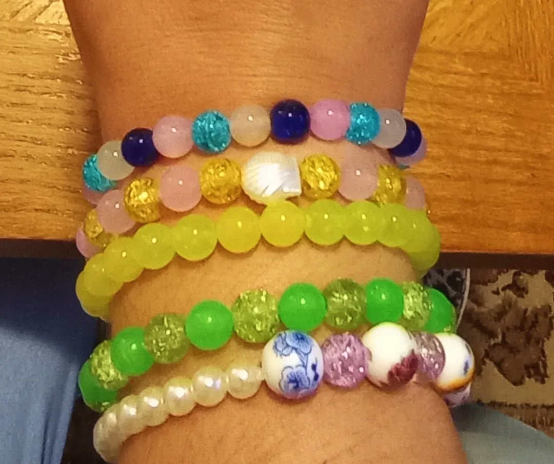 5 more bracelets! 🌞🌸🔆

#Bracelets #beaded #jewelry #handmade #stretchjewelry #cuteaccessories