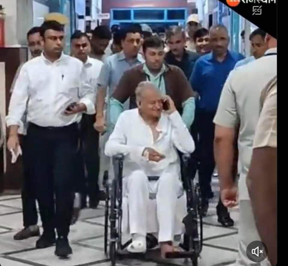 सम्माननीय मुख्यमंत्री श्री अशोक गहलोत जी के पैर के अंगूठे में चोट लगने का समाचार प्राप्त हुआ। मैं उनके शीघ्र स्वस्थ होने की कामना करता हूं।
<a href="/ashokgehlot51/">Ashok Gehlot</a>