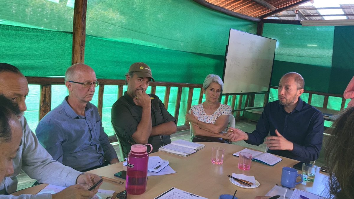 Reunión de trabajo entre el Cabildo Cívico y el Secretario de Ambiente. Tratamos #expansióurbana, #QuitosinMinería, el #Ilaló, ruralidad, ordenanza verde-azul (producto de la sentencia del #RíoMonjas), control de la susanita, gestión de residuos, ordenanza de arbolado urbano