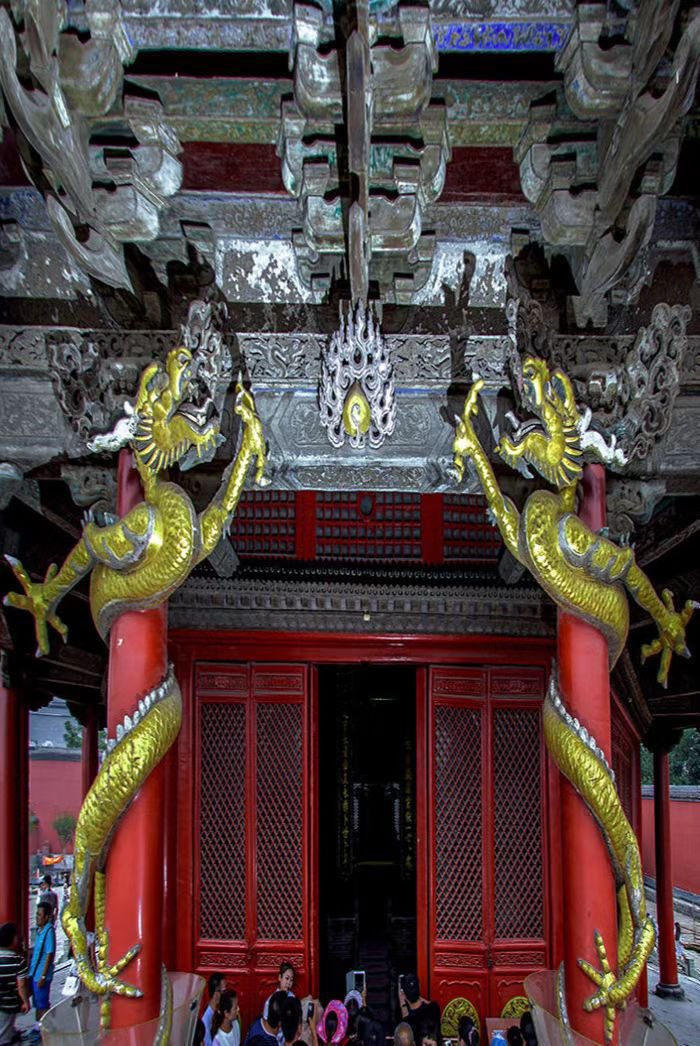 Descubre_China's tweet photo. 📍China 🇨🇳
Dougong se usó en muchos edificios a partir del período de primavera y otoño (770-476 a. C.) para crear edificios desde templos hasta palacios en China.
#China #Asia #Dougong #Historia #Cultura #Templos https://t.co/NzizRwDO5U
