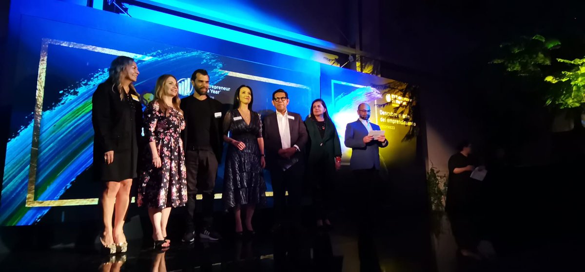 EYMexico's tweet photo. @edr1266 @LupitaCastC Jueces #EOYMX23
-@xla_kz de KidZania y Ganador Nacional de #EOYMX19
-Vincent Speranza de Endeavor México
- @robertoah de Print Forbes México
-@mofloresb de ManpowerGroup para Latinoamérica
-@claujanez, Consejera independiente
-@JuanaSohin de Grupo SOHIN https://t.co/kGFB9lQCsO