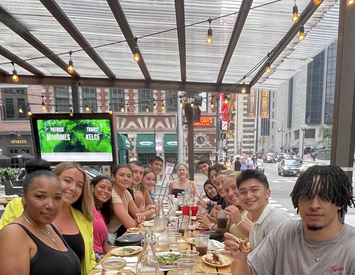 UMichGoMACC's tweet photo. The last Chicago supper💙💛

#ZirinFamilyCareerVenture #GoBlue https://t.co/OzfSOHYTGB