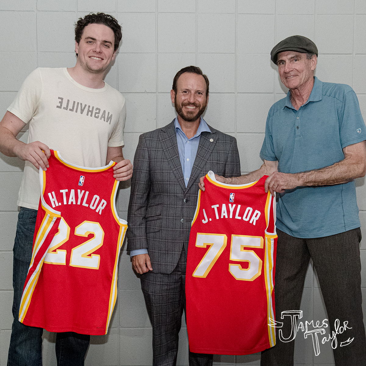 JamesTaylor_com's tweet photo. What a night in Atlanta! 🎸🏀 James and Henry received personalized Atlanta Hawks jerseys before their concert last week. Thanks to @ATLHawks for the awesome surprise! 

Photo: @KyleHess10

#JT #JamesTaylor #HenryTaylor #AtlantaConcert #HawksNation #MusicAndBasketball https://t.co/tLTA64A4ZV