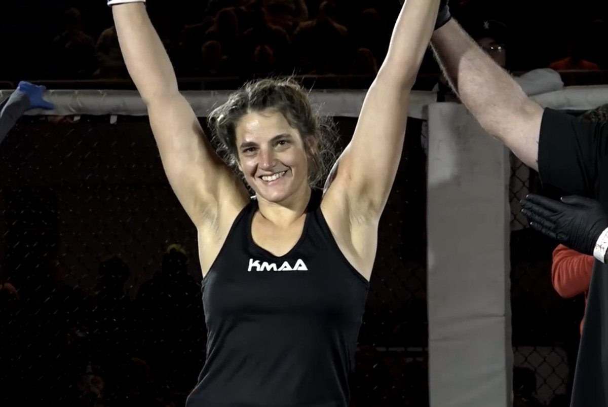 #ThrowbackThursday to my final amateur fight before turning pro! Can anybody peek <a href="/ivynile_wwe/">ivynile_wwe</a>??? #Throwback #Phoenix #KMAA #MMA #WMMA #HungryForMore