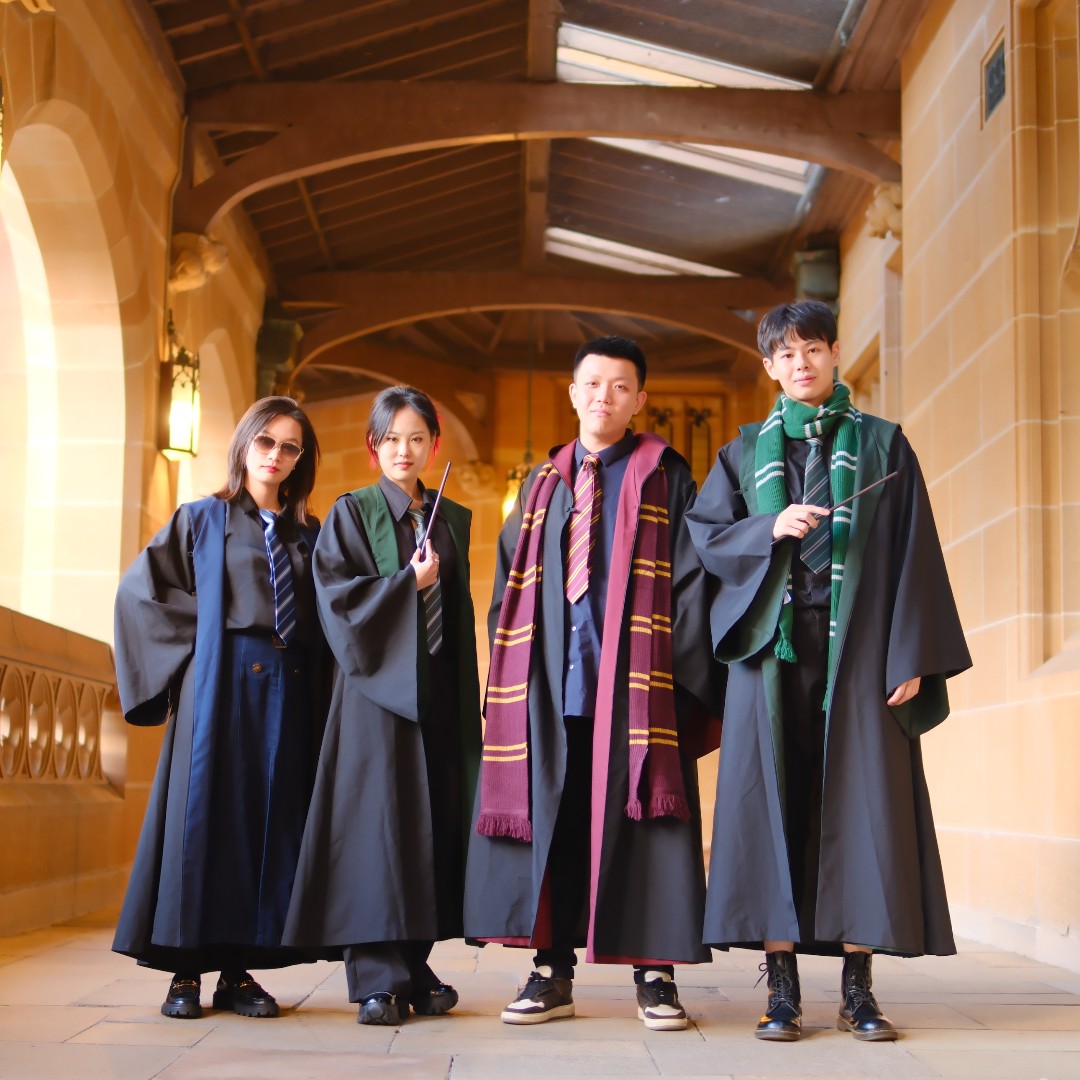 'You're a designer Harry' 🧙 Our Master of Design students were so enchanted by their recent stint in the old Nicholson Museum, they couldn't help but dress the part! Mischief managed ✨🧹🎓
