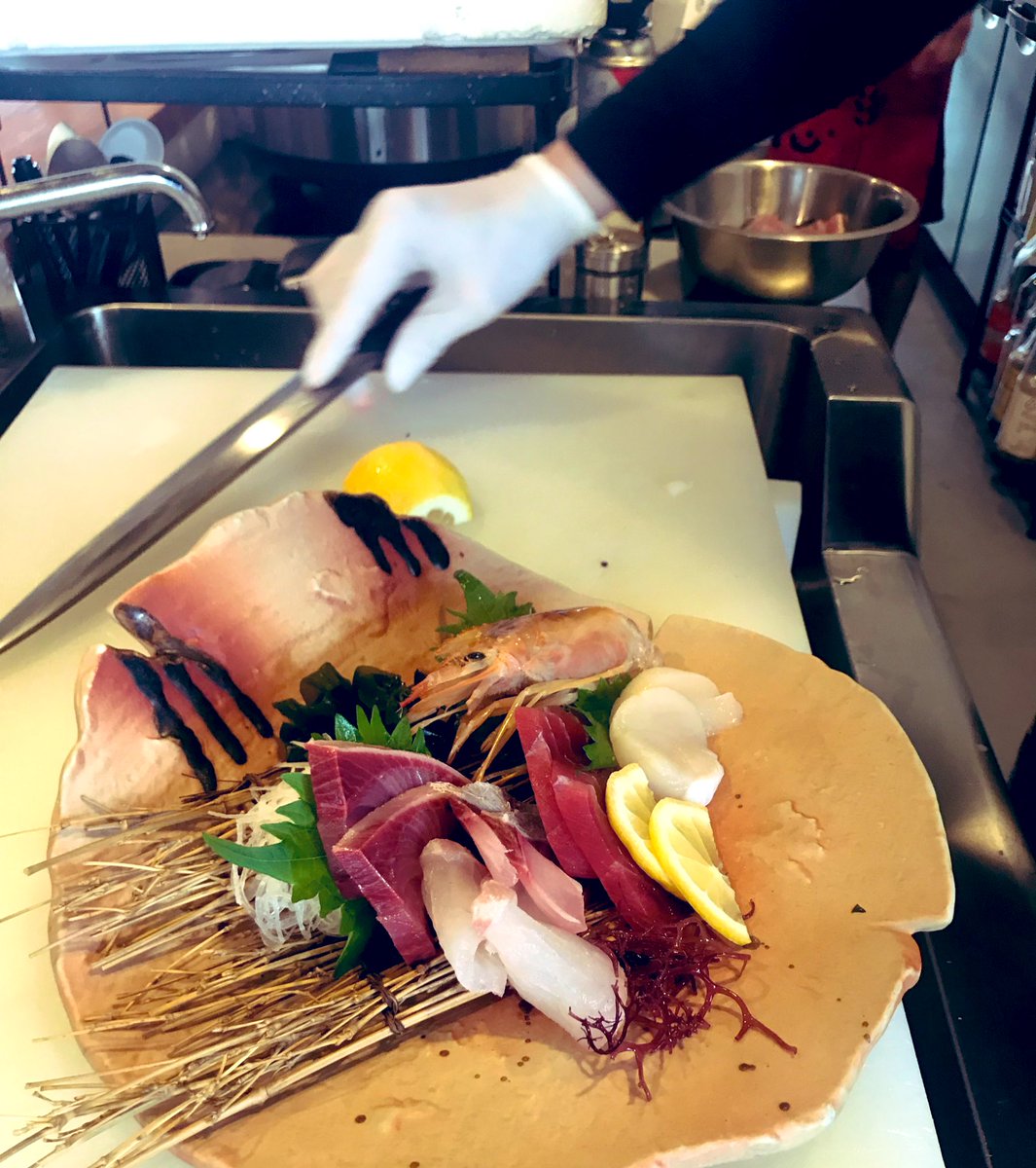 uosho0715's tweet photo. こんにちは🌸

魚翔 ランチです✨️
今月もご来店ありがとうございました🐟✨️

この後11:30〜営業開始✻*☺️🌸

☆来月は店舗の連休が入る為、
7月5日(水)からランチ営業予定となります✨️

本日も皆様の御来店お待ちしてます😊🌸

良い週末をお過ごし下さい🐟♥️
ありがとうございました✨️
#魚翔 https://t.co/GQIDXSD78A