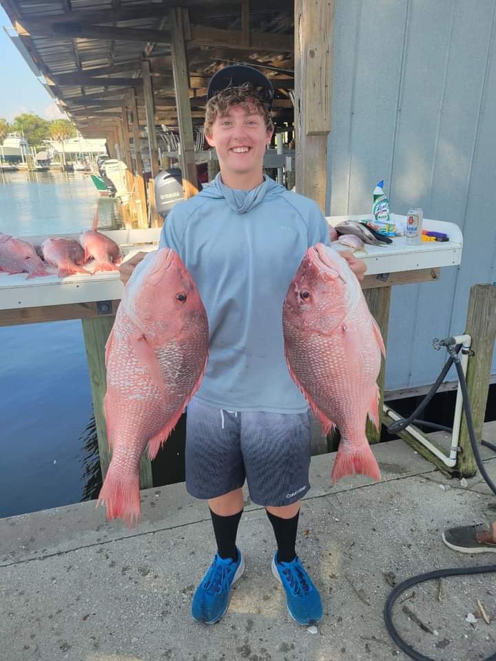 Saltwatergirl72's tweet photo. They definitely look Happy! #Offshore #Redsnapper #Gulfofmexico #FathernSon https://t.co/kRkJxzLq7H