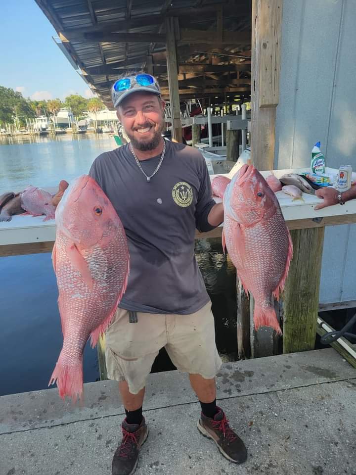 Saltwatergirl72's tweet photo. They definitely look Happy! #Offshore #Redsnapper #Gulfofmexico #FathernSon https://t.co/kRkJxzLq7H