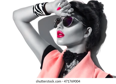 MondayGlam's tweet photo. Weekend vibes
#MondayGlam #style #WritingCommunity #weekendvibes https://t.co/nwtG6nz0yx