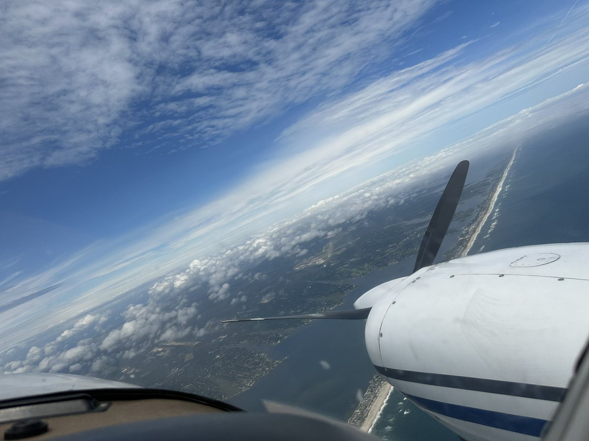 Ehuck814's tweet image. Acting like we lost ur right engine. Then firing it back up. Emergency check. Pass