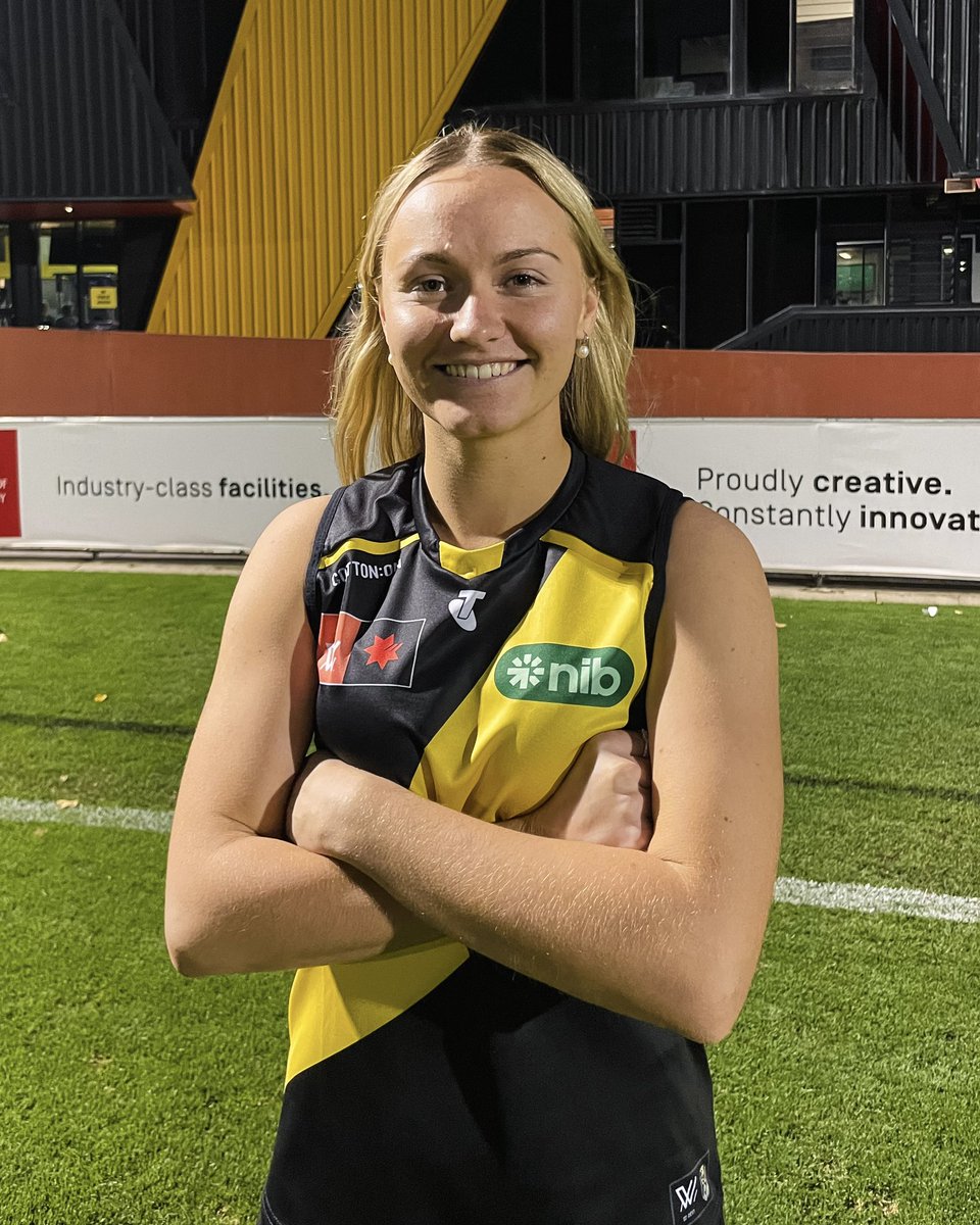 Looking good in the Yellow &amp; Black, Charli 😁