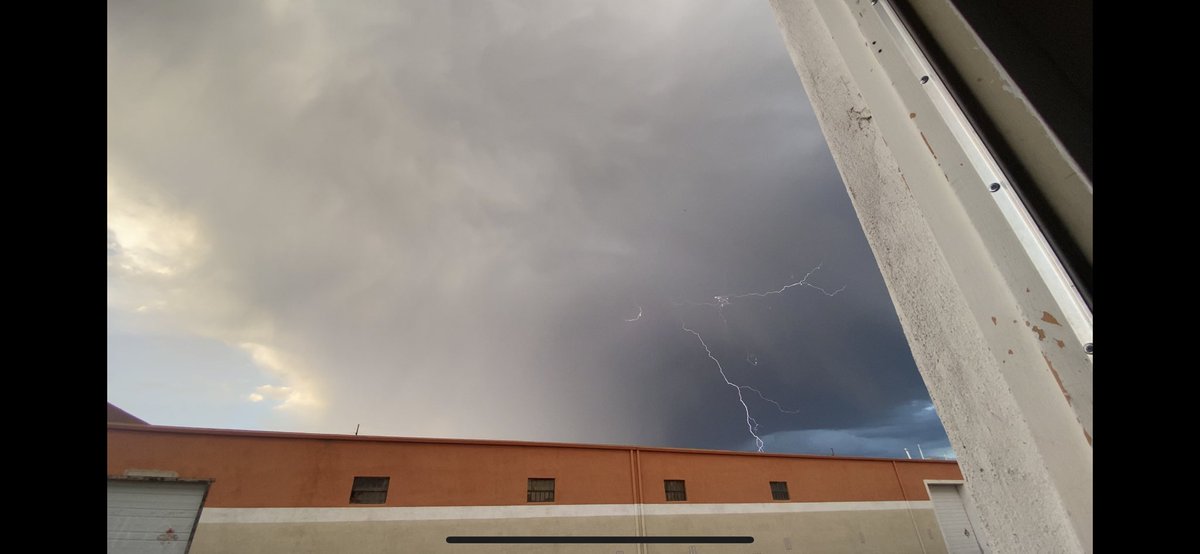 Bonez1278V's tweet photo. #Albuquerque #kob4 little storm coming through Albuquerque https://t.co/OXhvhPPuEC