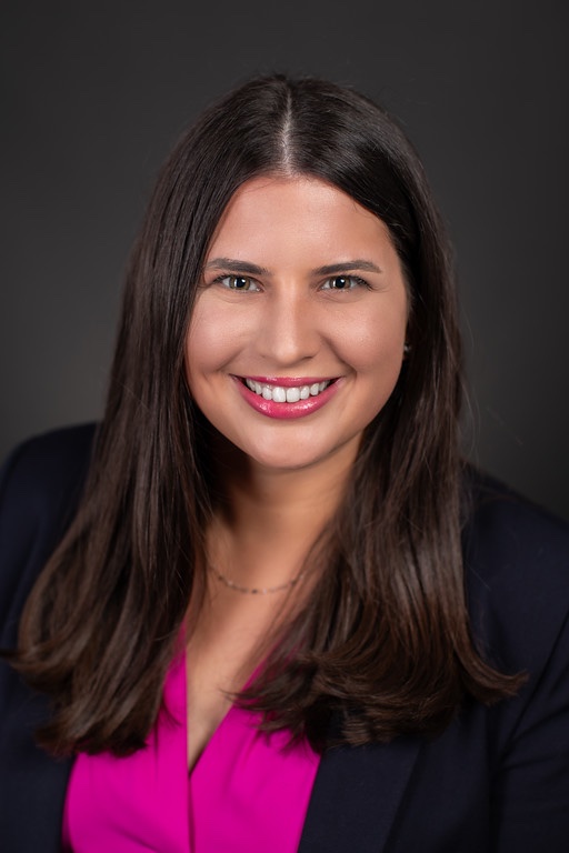 Hi #MedTwitter ! I am an MS4 applying #OBGYN for #Match2024 . My interests include addressing substance use disorder and health disparities in OB/GYN through clinical, legislative,&amp; outreach approaches and AI/AN healthcare! I enjoy board games, lattes, and any outdoor activity!