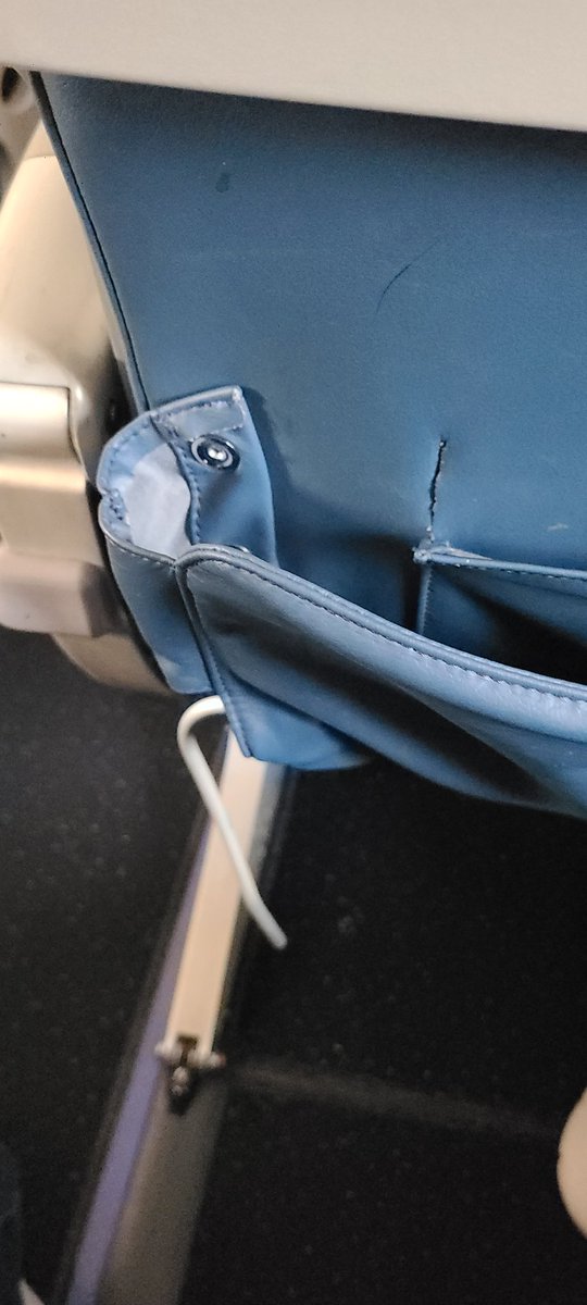 Broken seats #delta <a href="/Delta/">Delta</a> ##DL3683