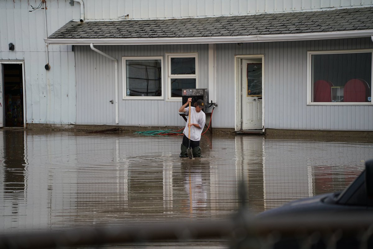Some aftermath photos from tonight's storm #yyc #yyctraffic #abstorm <a href="/GlobalCalgary/">Global Calgary</a> <a href="/paul_dunphy/">Paul Dunphy</a>