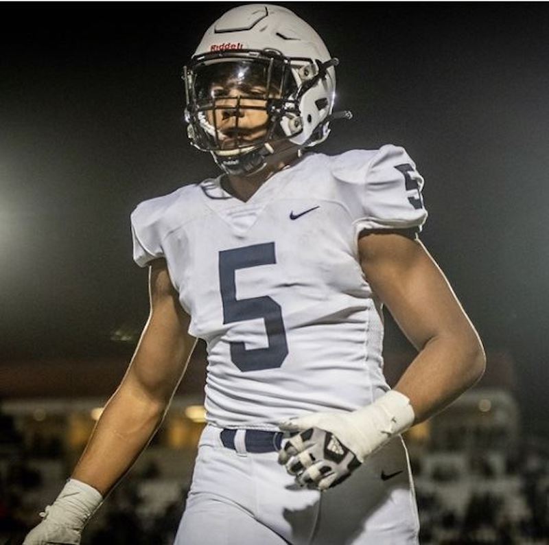 Best #HSFootball Player in Every State '23 🏈 Kansas: Jayden Woods, Jr., Defensive End Mill Valley High School (Shawnee) Ht/Wt: 6-3, 230 lbs College: Uncommitted Class 5A State Champion '22 @MVJaguar stadiumtalk.com/s/high-school-…