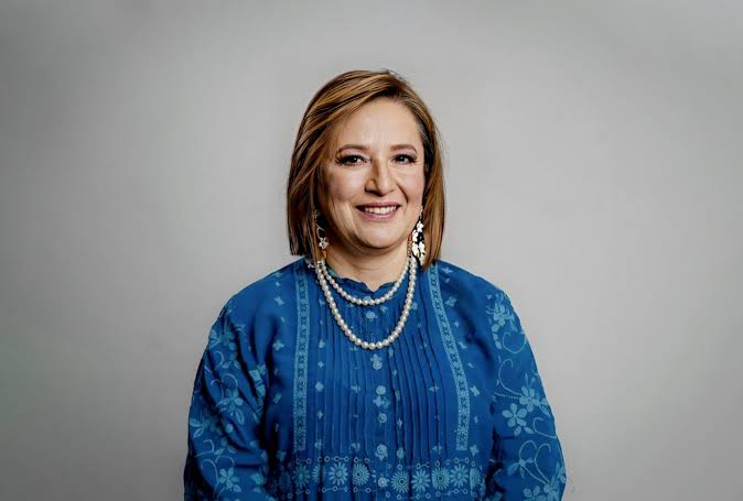 ResistenciaCMx's tweet photo. Hace unos minutos en el #Space con @soymissleslie una vez más reiteré que en mi gobierno ni rateros, ni huevones, ni pendejos.
No llevo máscaras ni me espanto, lo que ves es lo que soy.
#XochitlVa https://t.co/AXNxFvjkUv
