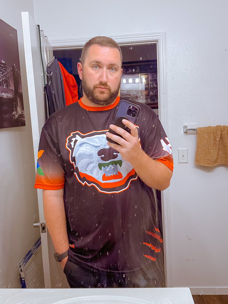 coddywithtwoDs's tweet image. Nothing like getting home from work and changing into your comfy clothes 😜😍

Dirty mirror, don’t care 💁🏻‍♂️

#selfie #nightin #comfyclothes #gay #softball #jersey
