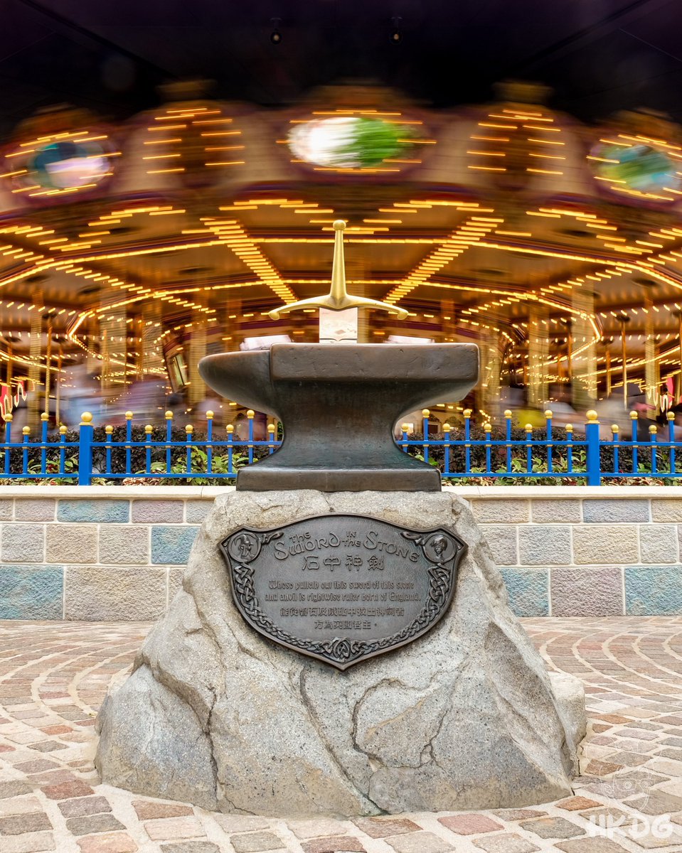 the_hkdg's tweet photo. The the Sword will soon be replaced by a #WaltandMickey “#DreamMakers” statue. It is now covered in scaffolding which writes 2 #Walt quotes of how he came up with the idea of #Disneyland.

#partnerstatue #hkdg #hkdl #distwitter  #ディズニー #香港ディズニー #香港ディズニーランド https://t.co/zJT9gjZAFa