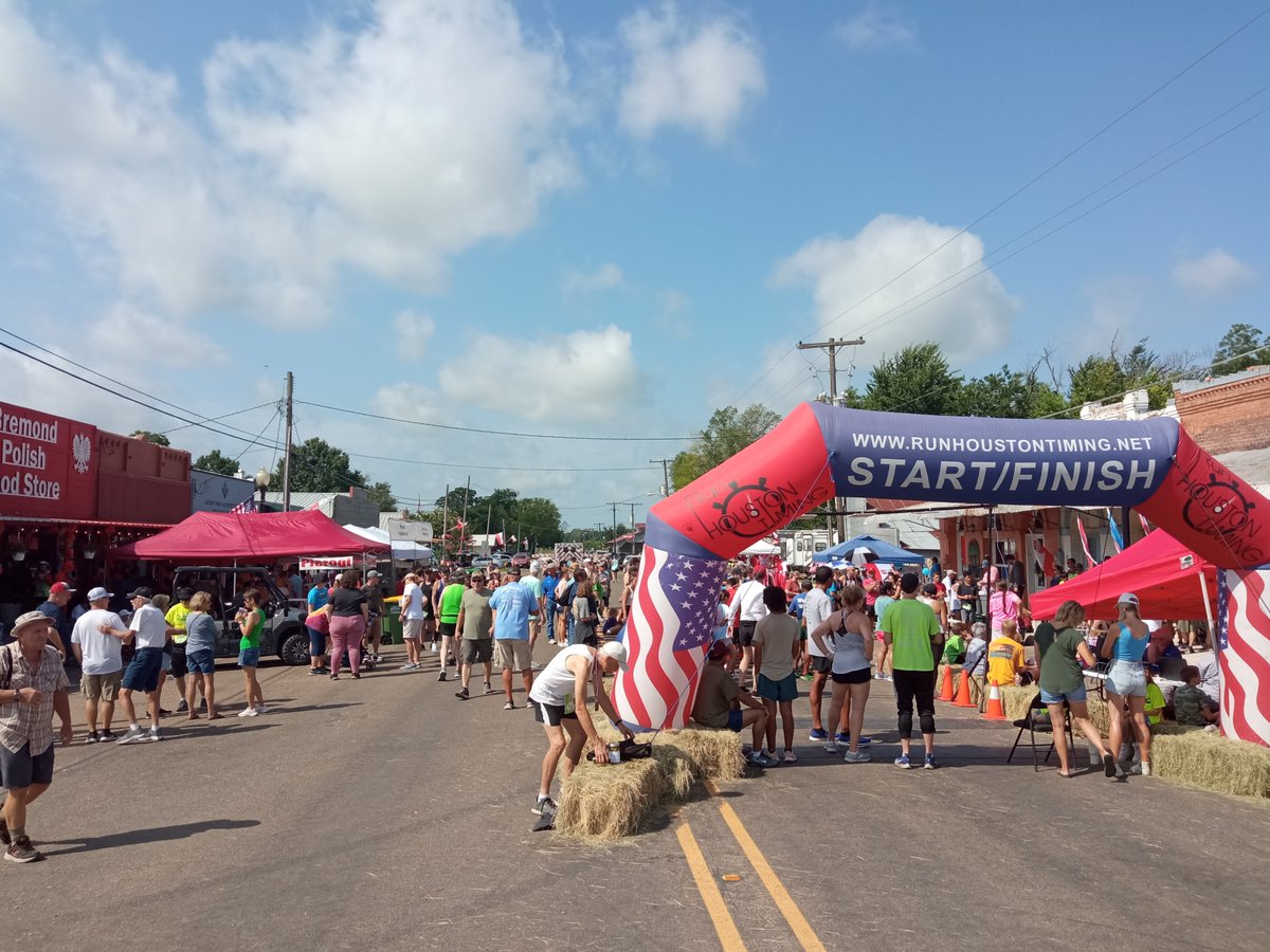 AndrzejFafara's tweet photo. What a great way to say hello to ๐ต๐ฑ heritage in #Texas! #BremondPolishFestivalDays and its parade are genuinely astonishing.
I cannot wait to participate again, also in the famous #PickleRun! https://t.co/Q9d2mbNpQA