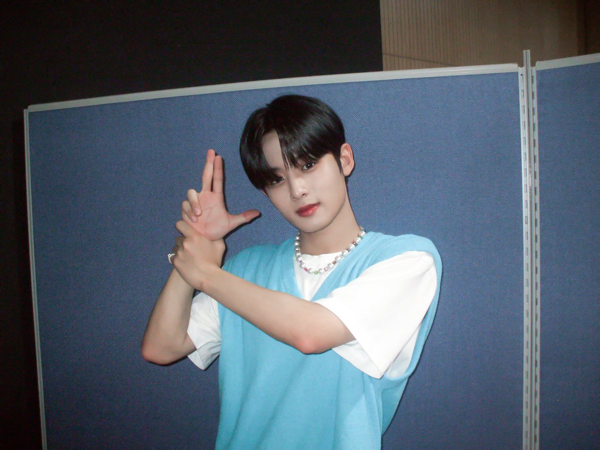 YOUNITE_offcl's tweet photo. [📋] YOUNITE 4TH EP '빛 : BIT Part.1' 음악방송 BEHIND 2탄📷

https://t.co/5NUzRAciMe

#YOUNITE #유나이트 
#빛_BIT_Part1 #WATERFALL 
#브랜뉴뮤직 #BRANDNEWMUSIC https://t.co/CZTeWJjI2v