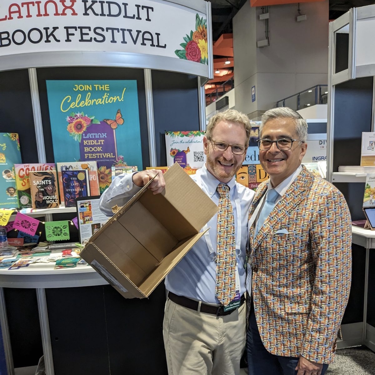 Special thanks to my husband Jim, @MGarciaWrites @IsmeeWilliams and Megan for hosting me, and helping me give away 10 boxes full of books to appreciative #Librarians at the @LatinxKidLitBF booth!

#PedroAndDaniel #ALAAC23 #ALAAC2023 #LibrarianTwitter #BookTwitter