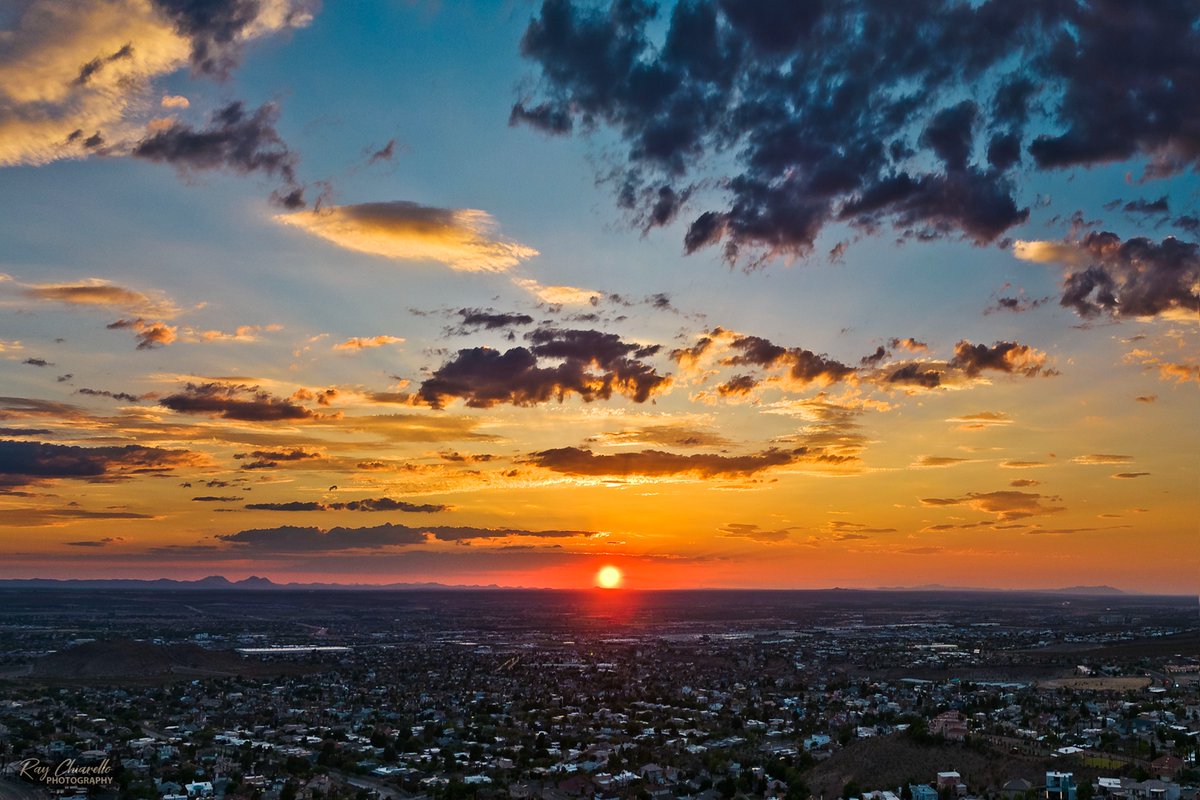 This evening's sunset, as seen from El Paso's west side (06.29.23). #Drone #djimini3pro #epwx #ElPaso #Texas #ThePhotoHour @MonicaKTSM @NWSElPaso
@RoxyVanRuitenTV